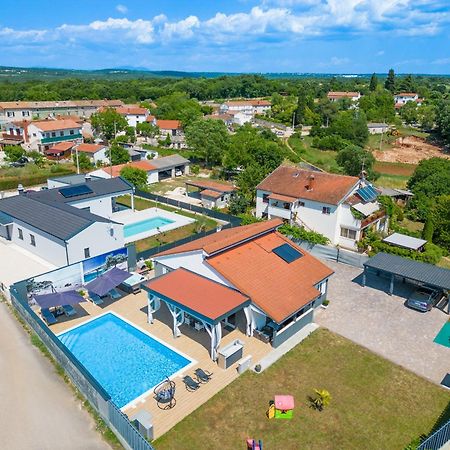 Villa Beauty With Heated Pool And Jacuzzi Kanfanar Exterior foto