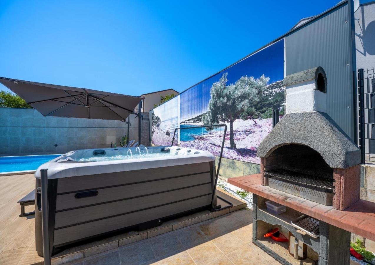 Villa Beauty With Heated Pool And Jacuzzi Kanfanar Exterior foto