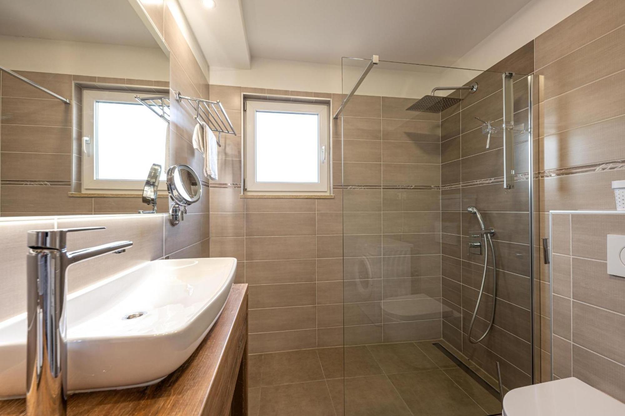 Villa Beauty With Heated Pool And Jacuzzi Kanfanar Exterior foto
